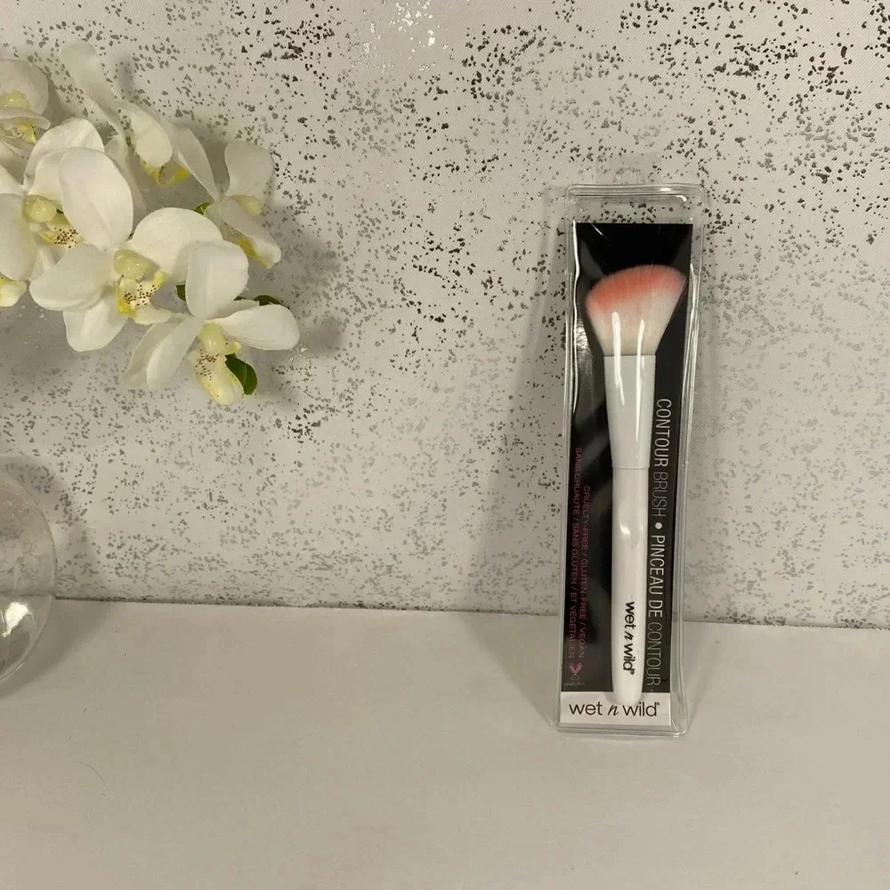 🆕 Wet n Wild Contour Brush - 2pk